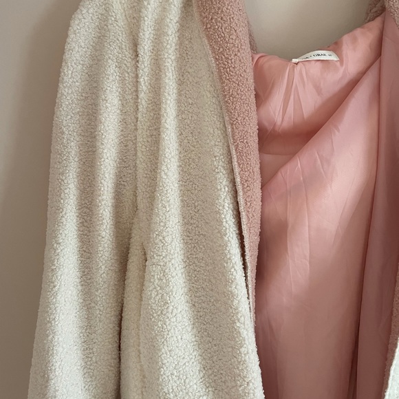 Luca and Grae white and pink fuzzy Sherpa - Picture 9 of 12